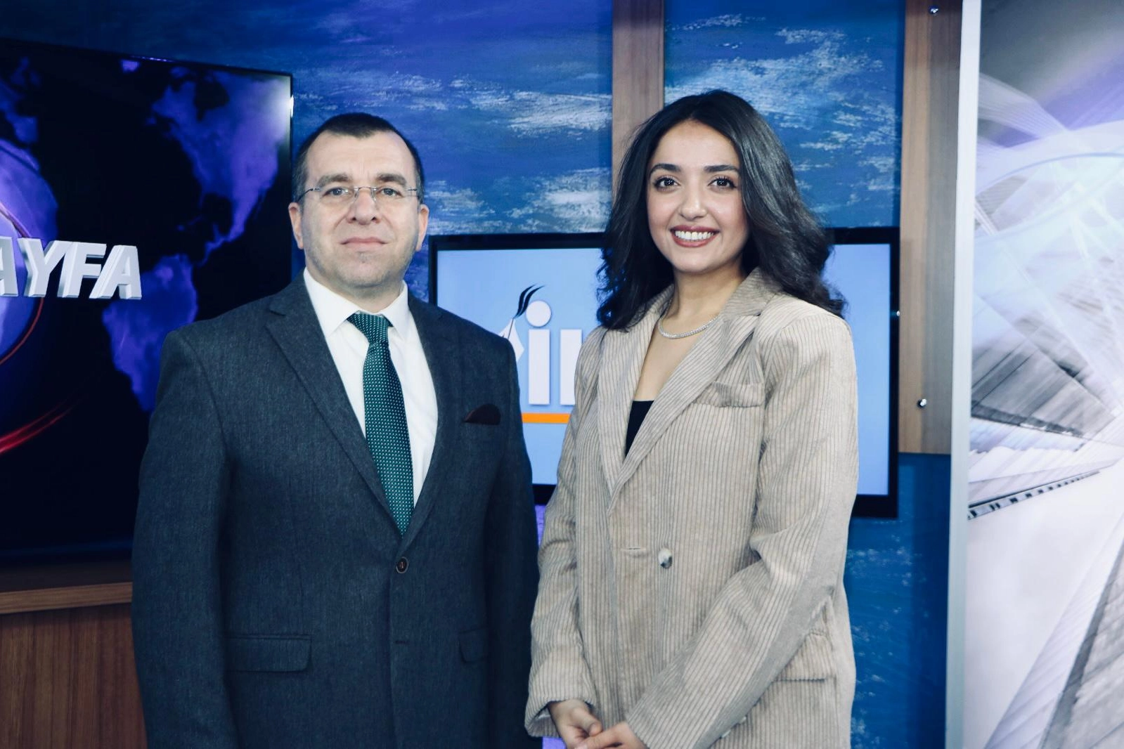 Bugün bayram değil, gazetecilerin hamallık yapmaya mecbur kaldığı bir gün! haberinin görseli