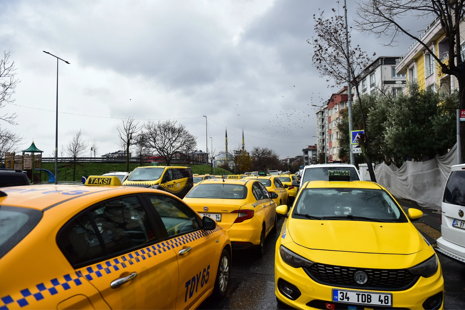 İstanbul’daki taksiciler taksimetrelerini güncellemeye başladı