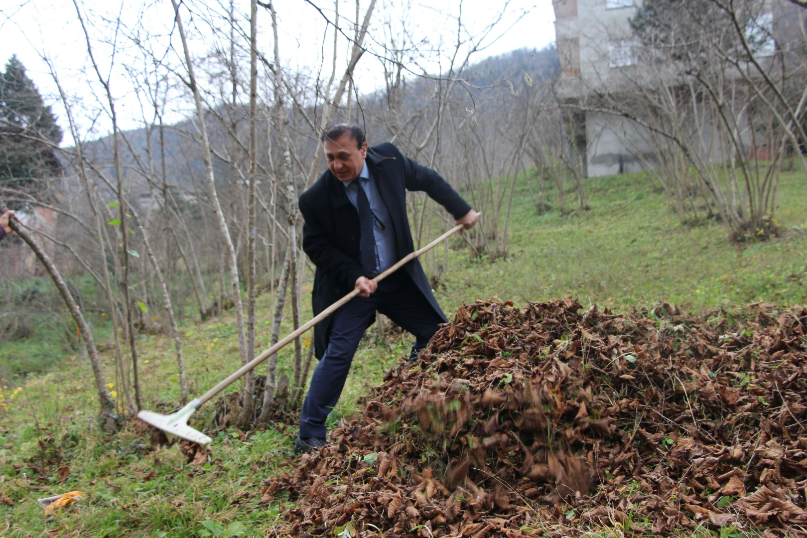 O aday 1 oy alabilmek için bakın neler yapıyor