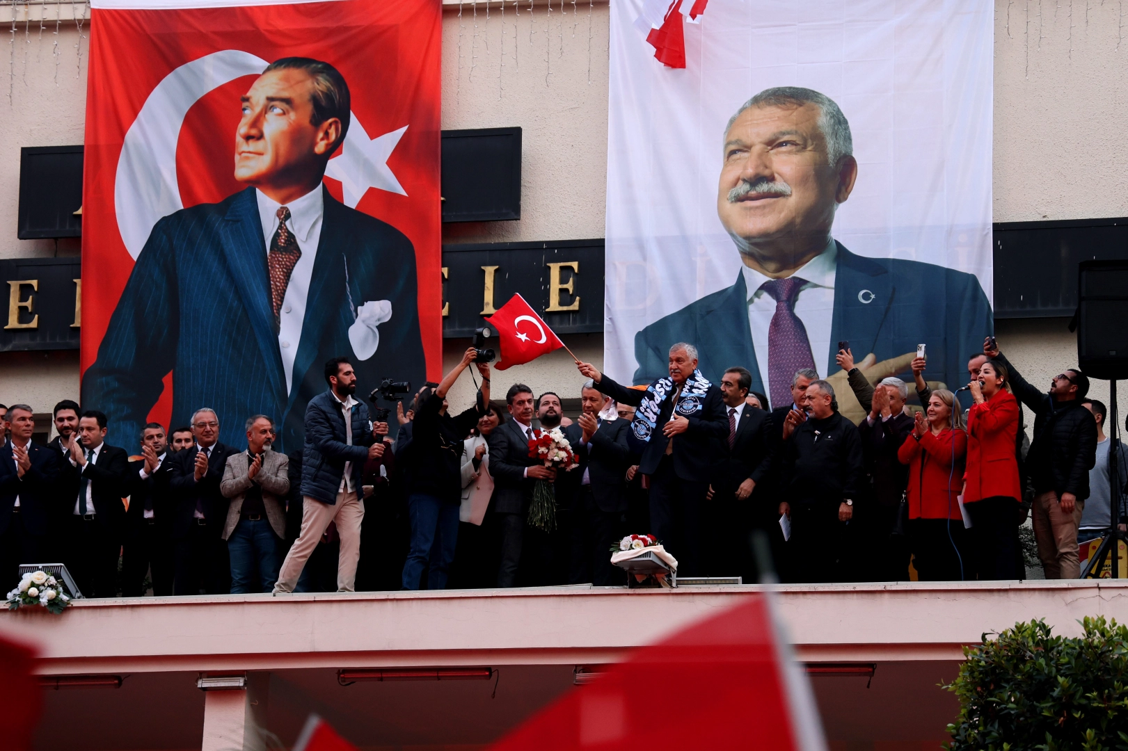 Adana Büyükşehir Belediye Başkanı Zeydan Karalar, vatandaşlarla buluştu