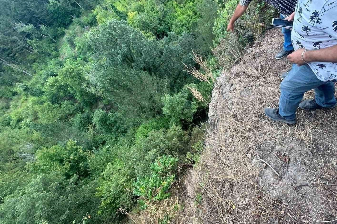 Bolu’da korkunç olay: Önce uçurumdan attı sonra 8 yerinden bıçakladı