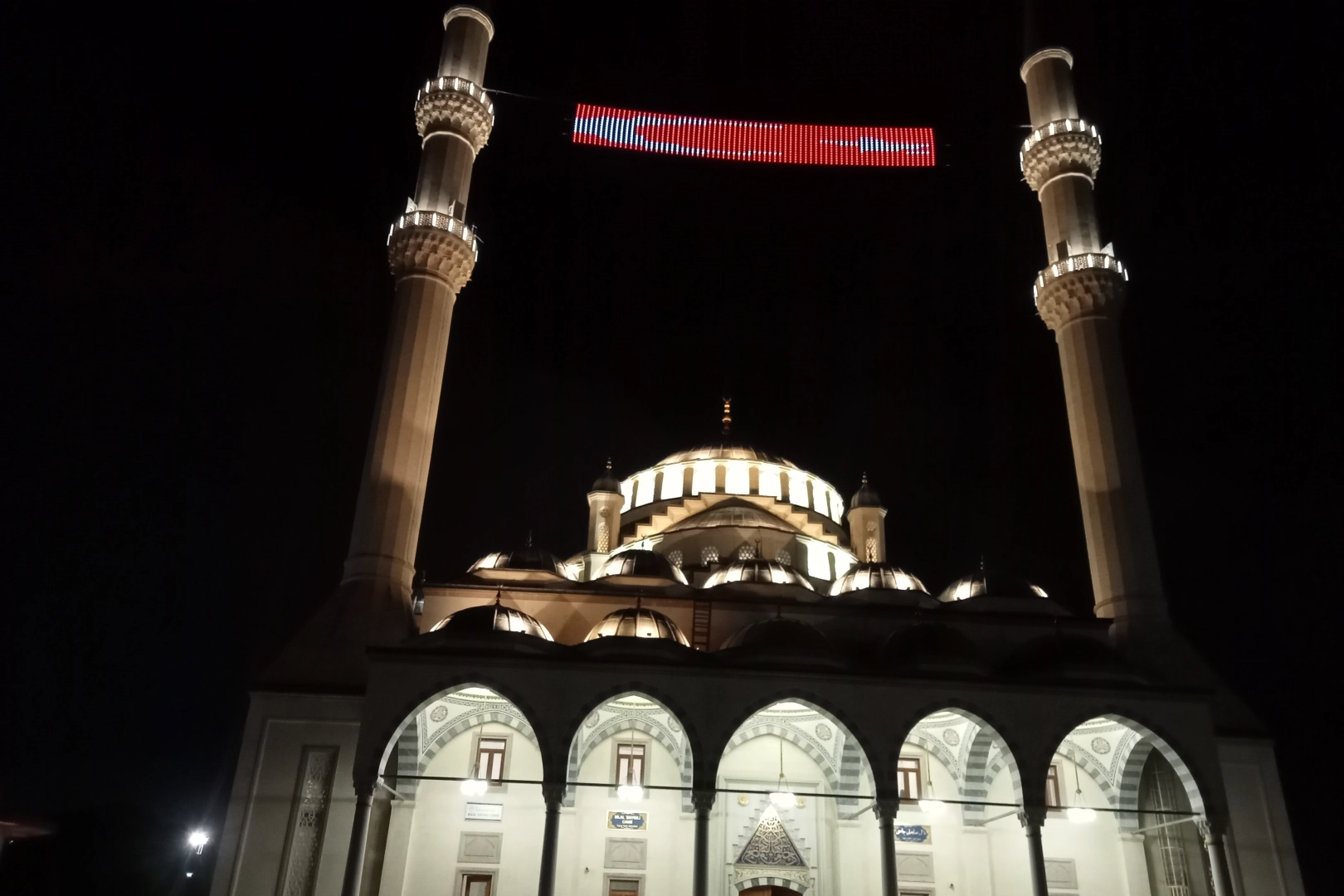 İzmir'de kandil gecesi Filistin için eller semaya açıldı haberinin görseli