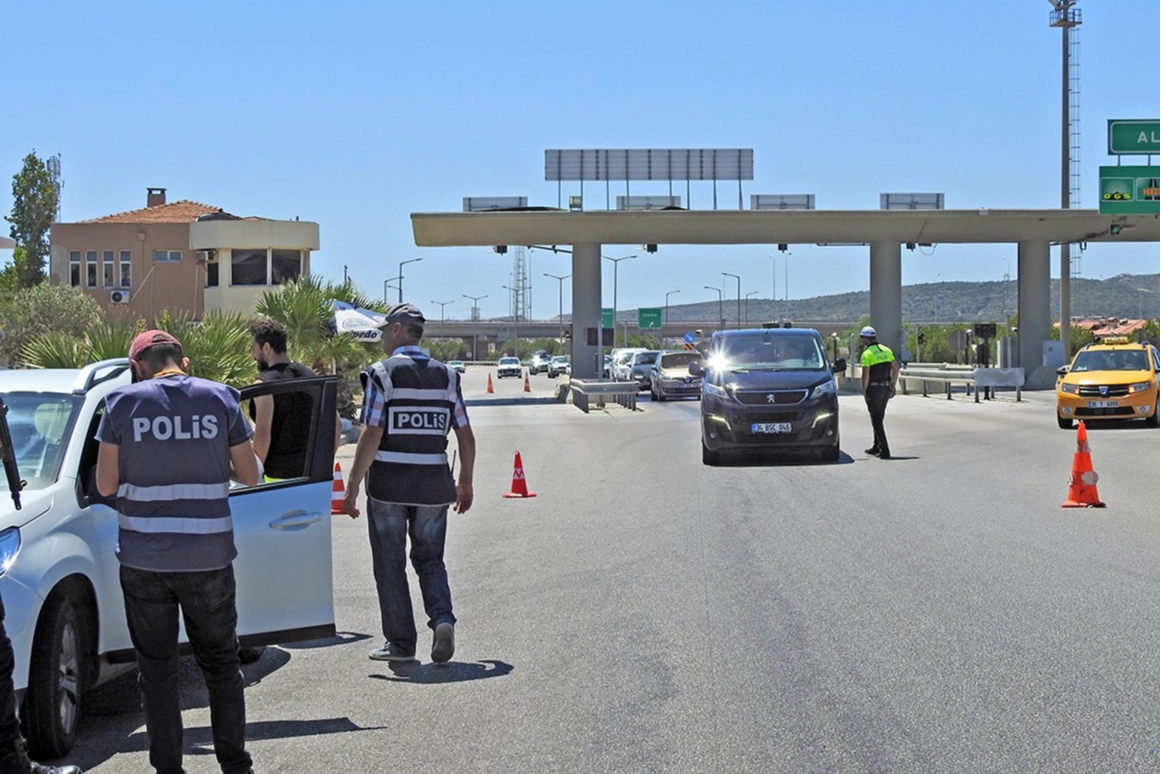 İzmir haber: Aranan 925 kişi yakalandı