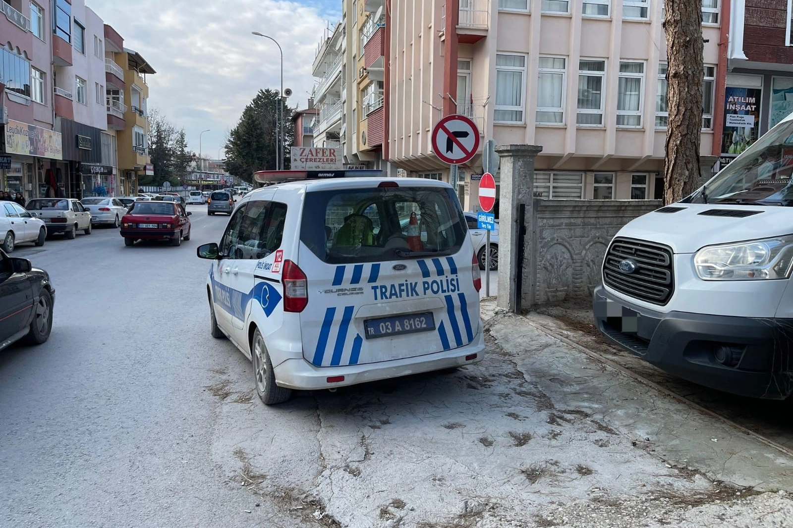 Afyonkarahisar’da  trafiği olumsuz etkileyen sürücülere ceza yağdı