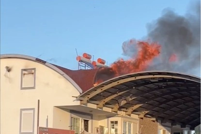 Antalya’da korkutan yangın! Evi yanan kadın gözyaşlarına boğuldu haberinin görseli