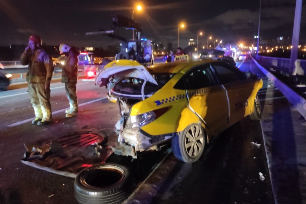 İstanbul'da zincirleme trafik kazası: 3 yaralı