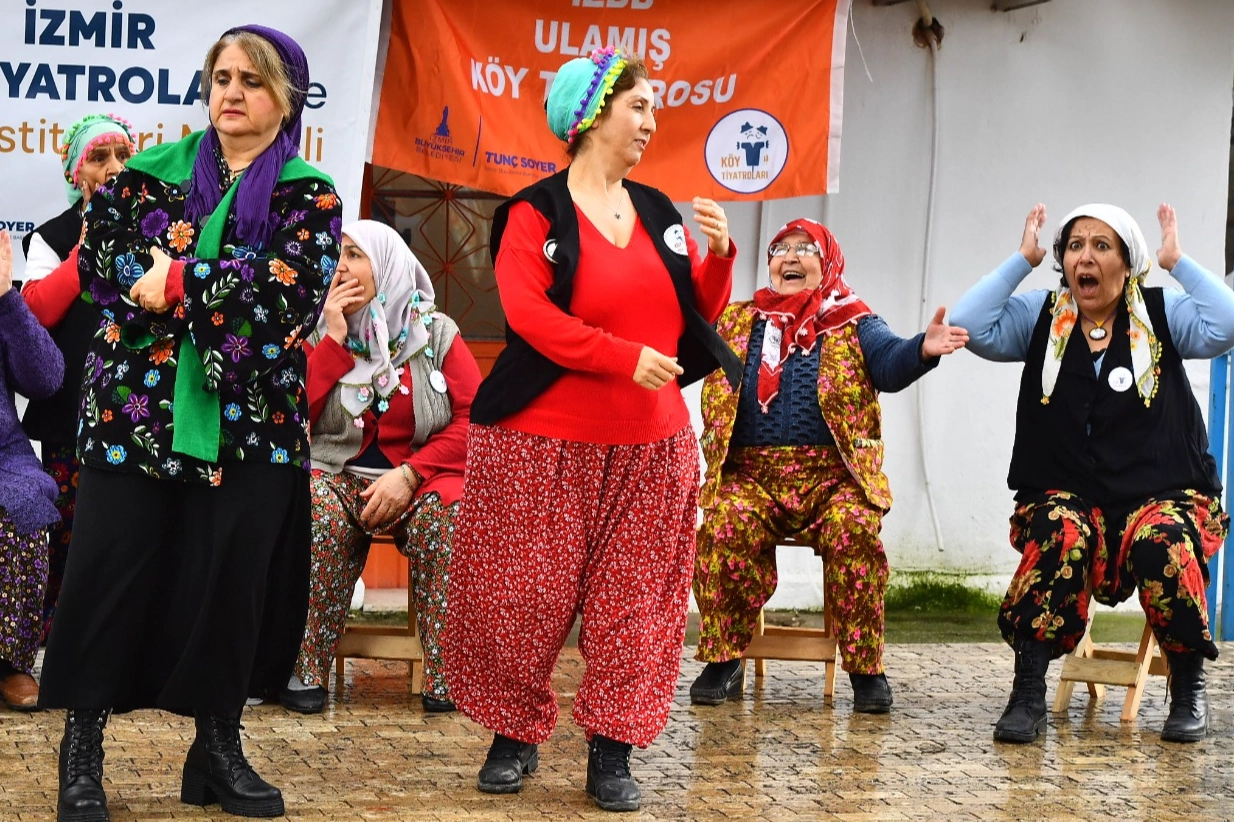 İzmir’de Köy Tiyatrolarına yoğun ilgi