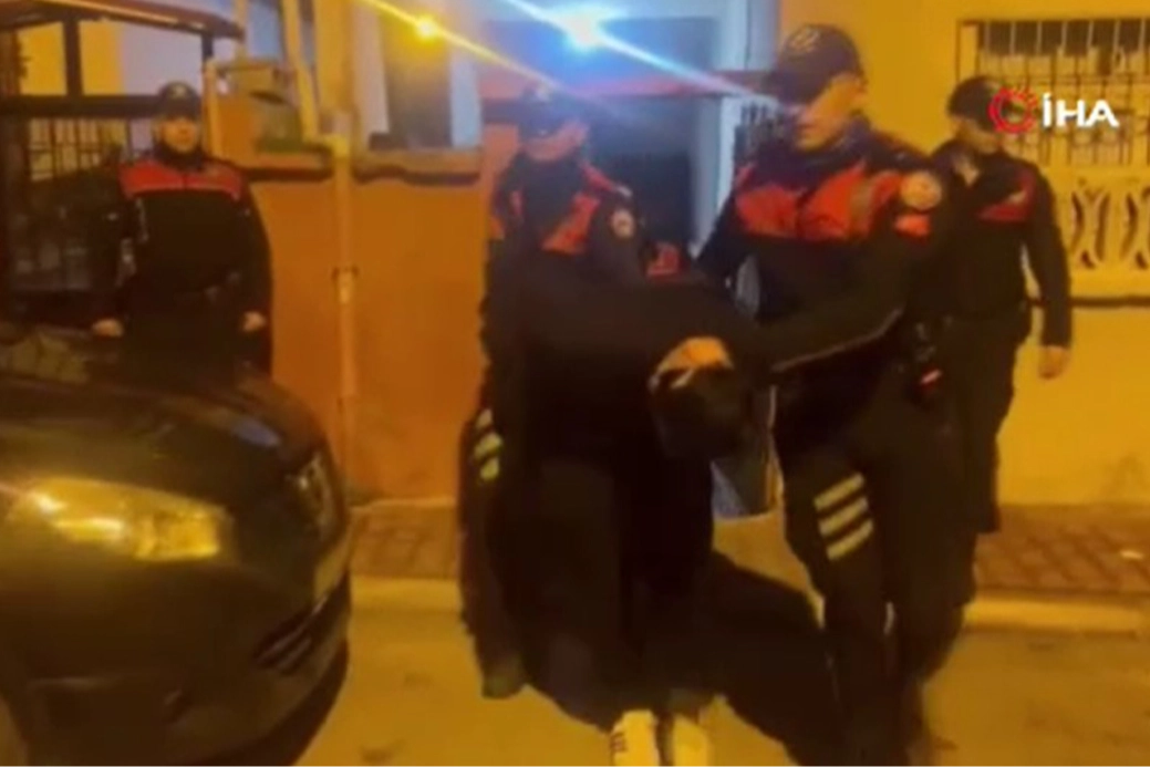 Kedilere yaptıkları eziyet gündem olmuştu! C31K isimli topluluğa operasyon haberinin görseli