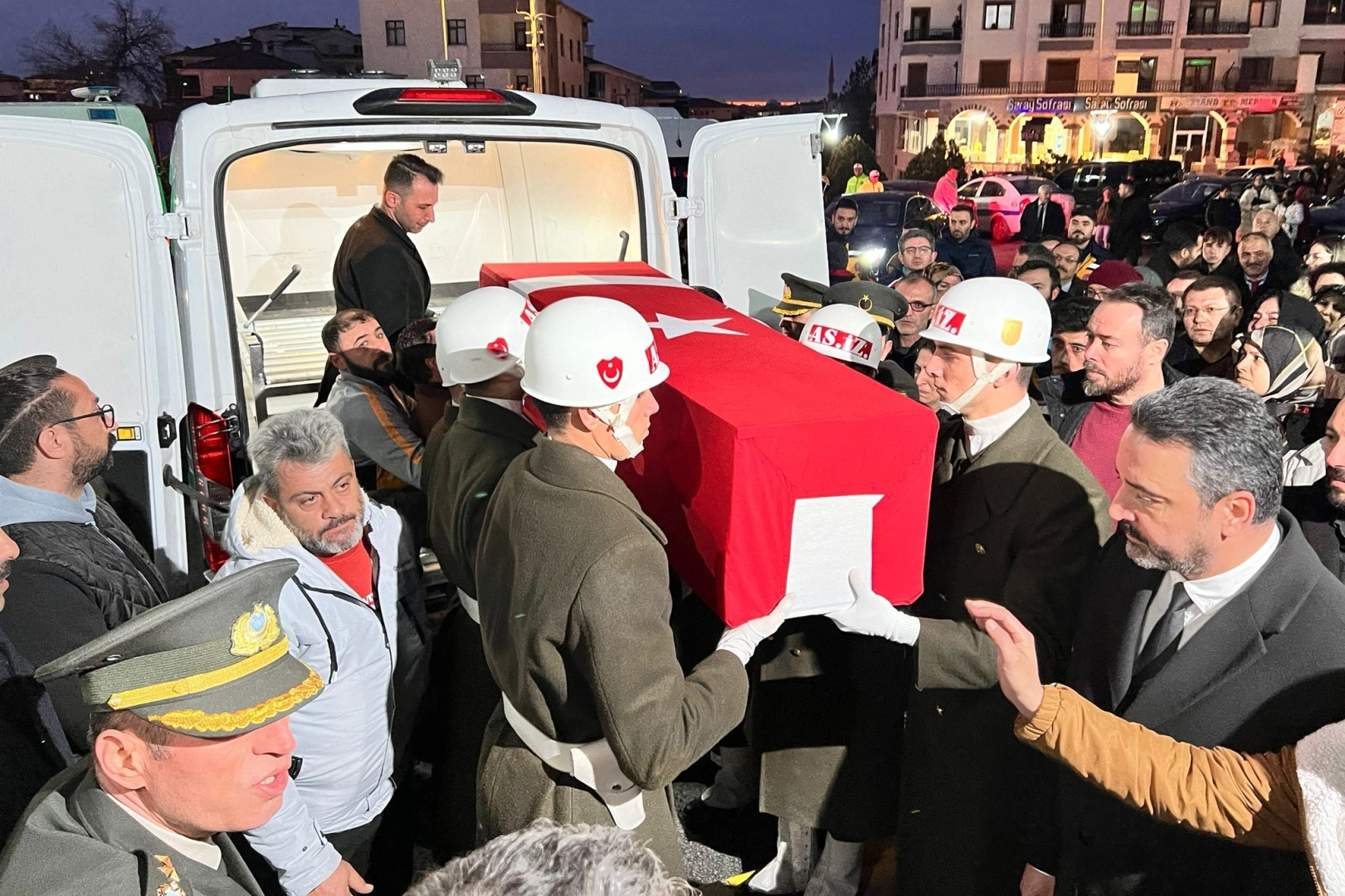 Şehit üsteğmenin cenazesi memleketi Aksaray’a getirildi haberinin görseli
