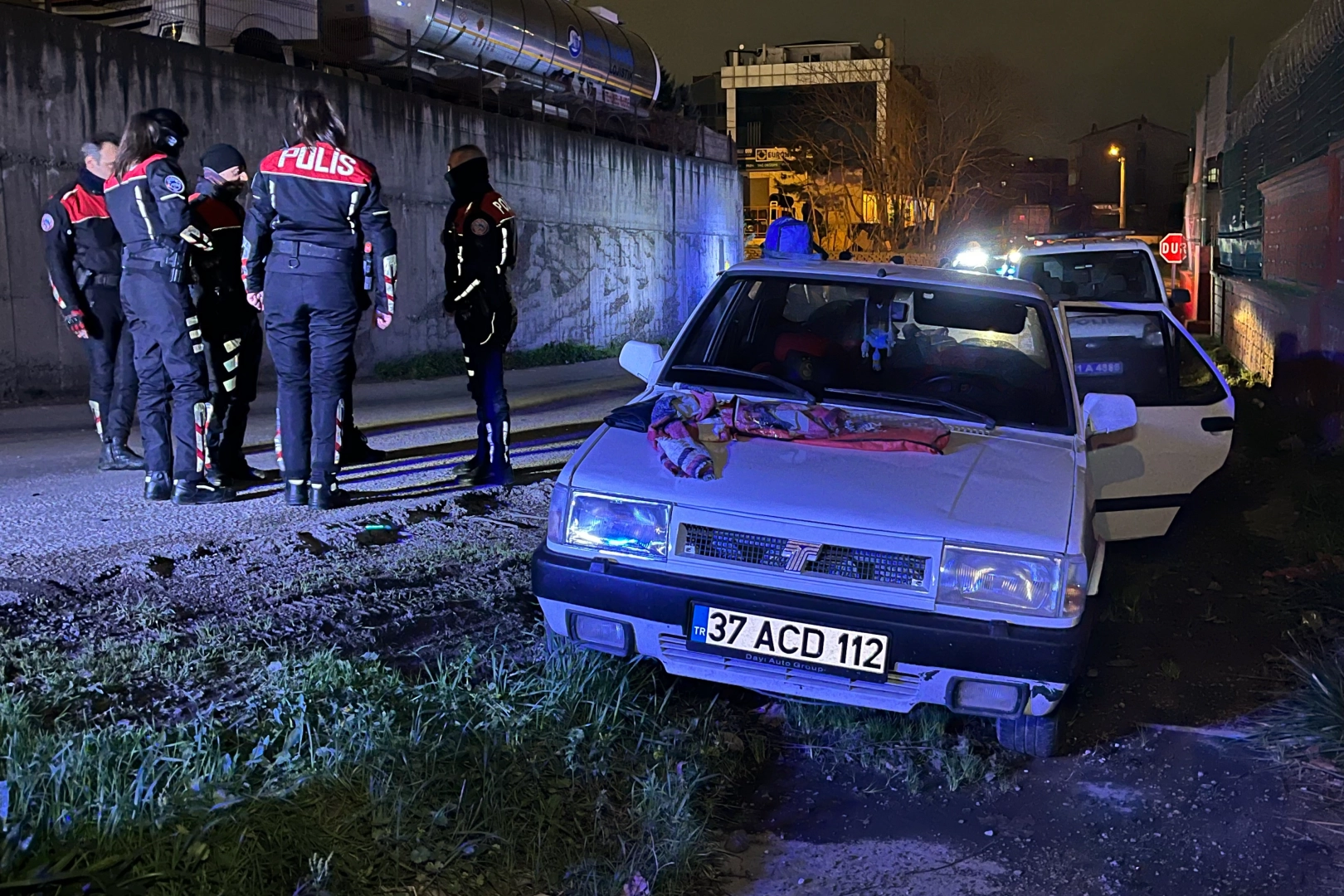 Alkollü ve ehliyetsiz sürücü polisten kaçınca gerçek ortaya çıktı