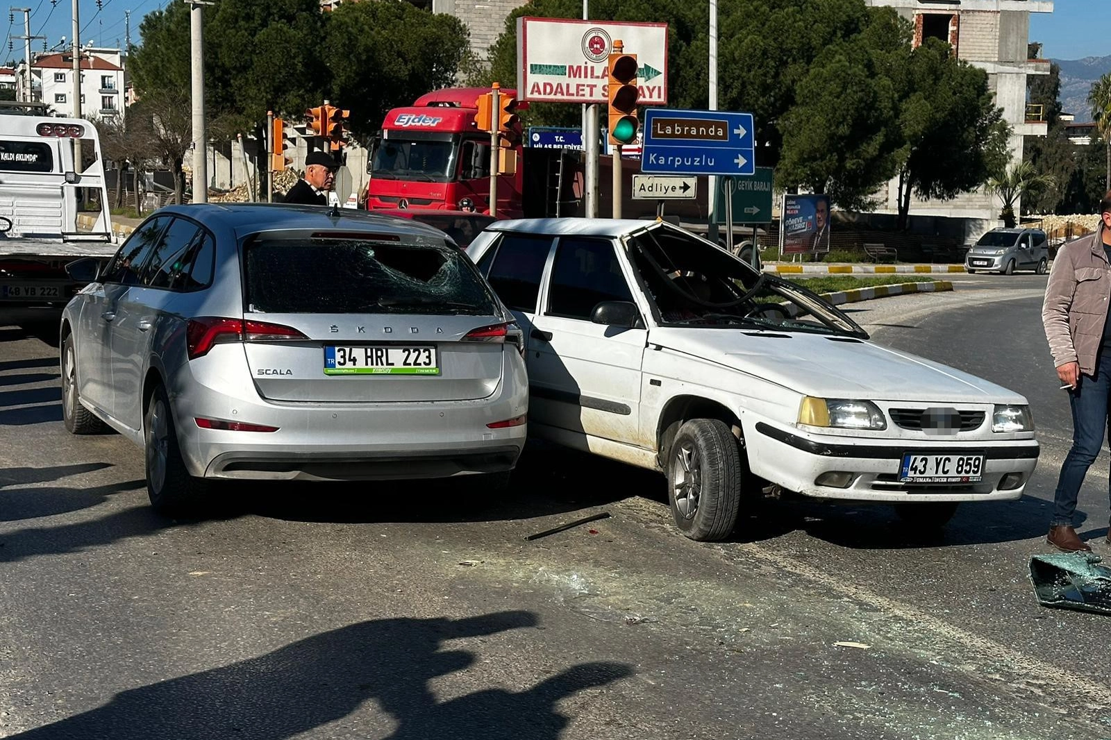 Muğla’da kaza: Otomobil takla attı