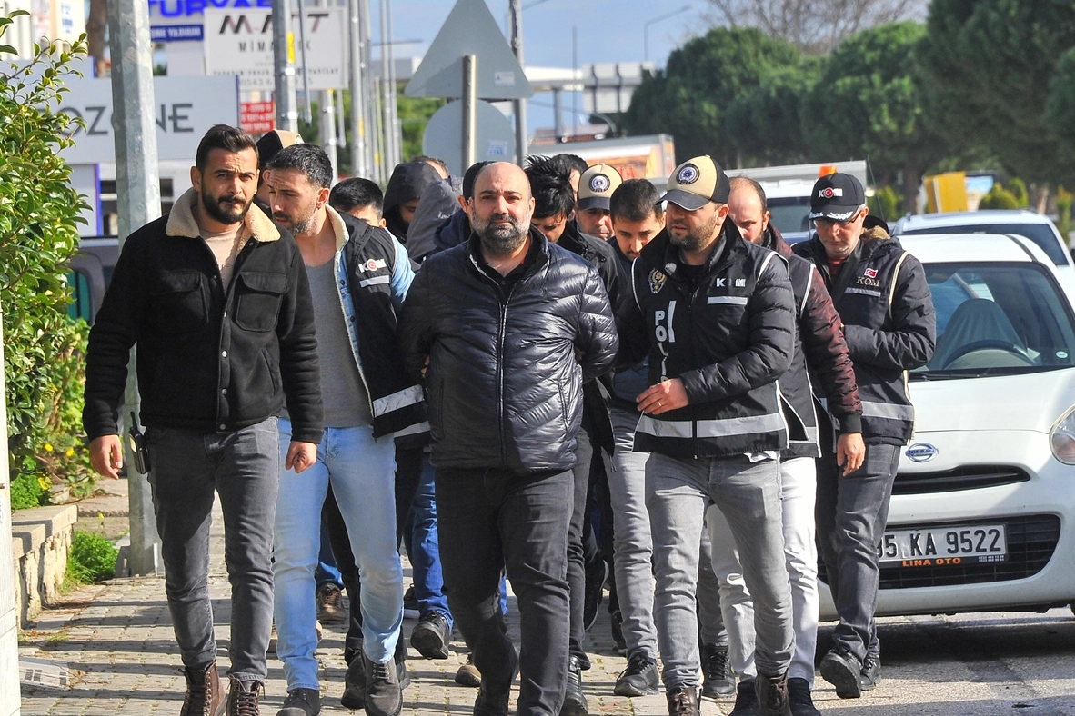 İzmir'de operasyon: 6 kişi tutuklandı haberinin görseli