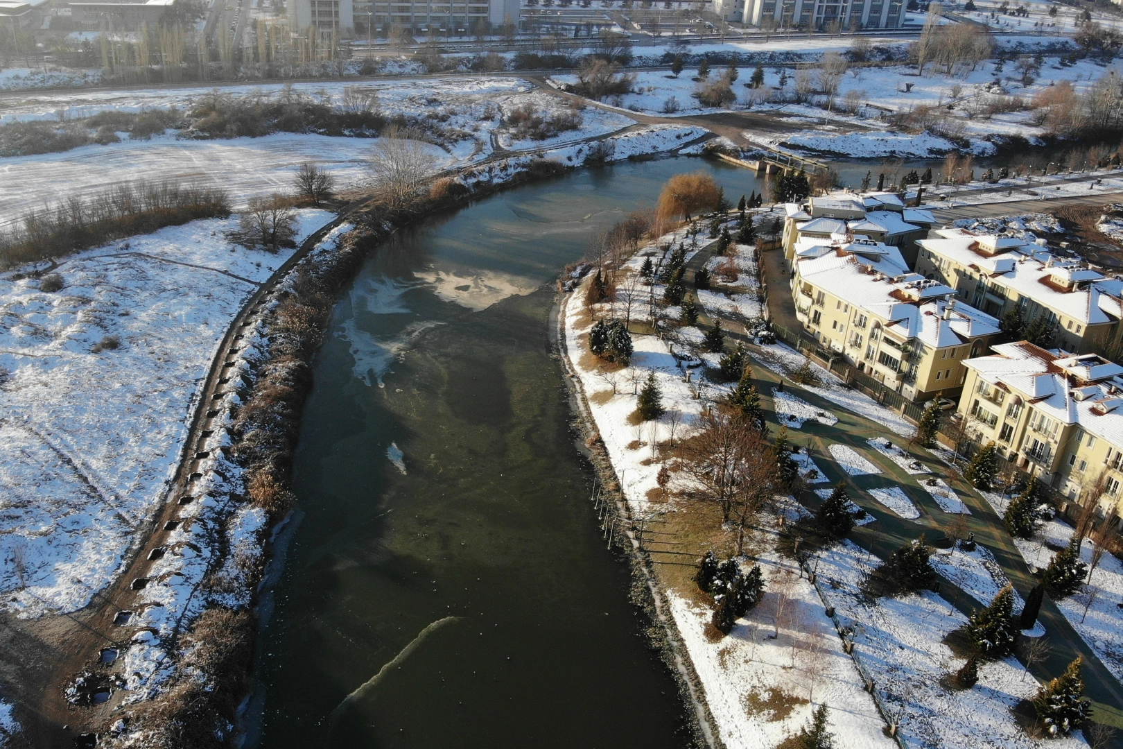 Eskişehir’de dondurucu soğuk: Porsuk Çayı buz tuttu