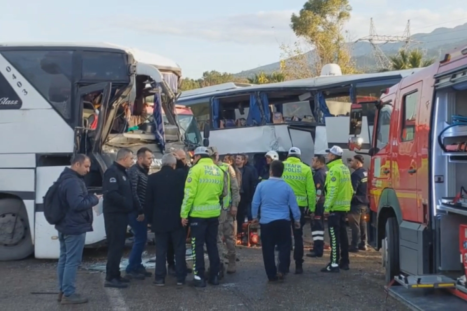 Hatay’da feci kaza: İşçi servisleri çarpıştı