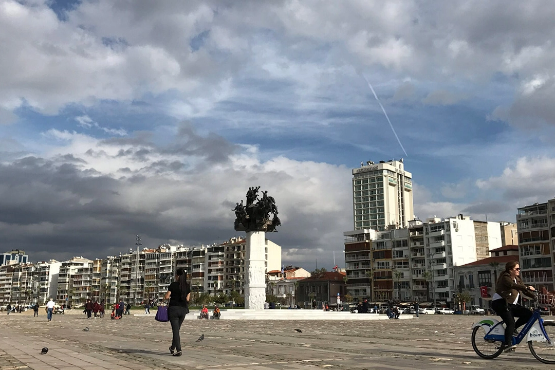 İzmir'de bugün hava nasıl olacak? İşte saatlik hava durumu 15.01.2024 haberinin görseli
