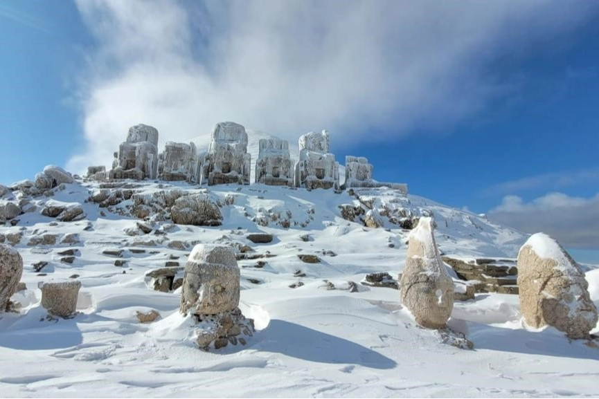 Nemrut Dağı beyaza büründü