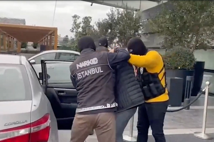 Kırmızı bültenle aranan elebaşı Sammy Ali Kartel-4 operasyonuyla yakalandı haberinin görseli
