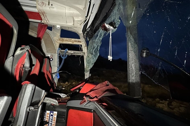 Mersin'de yolcu otobüsü devrildi: 9 ölü 30 yaralı haberinin görseli