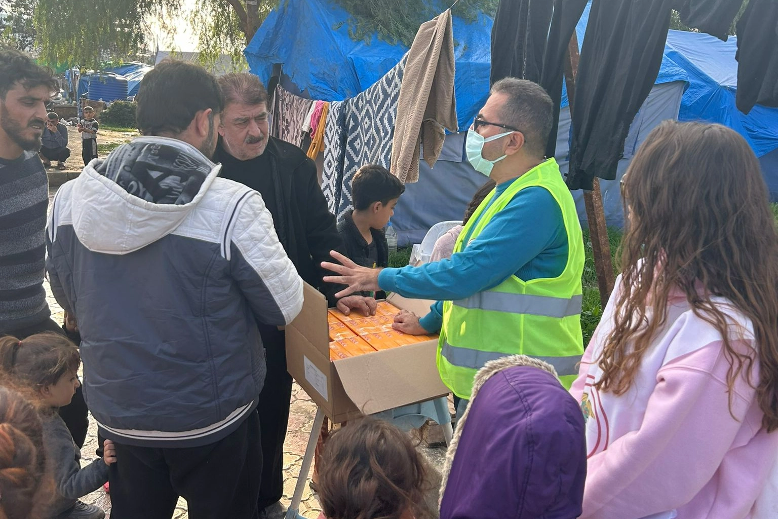 Depremzedeler taze gıdaya erişemiyor! 