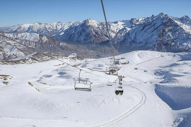 Kayak merkezlerinde en fazla kar kalınlığı Hakkari'de ölçüldü