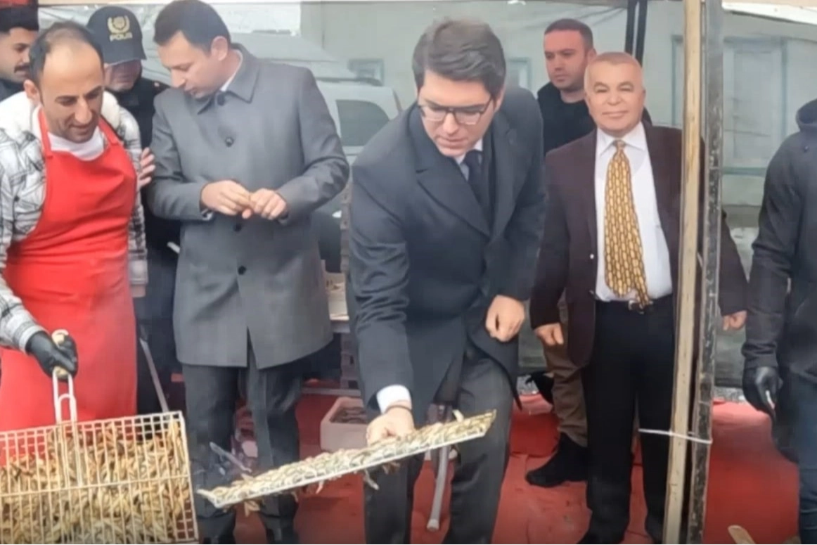 Van'da hamsi festivali coşkusu haberinin görseli