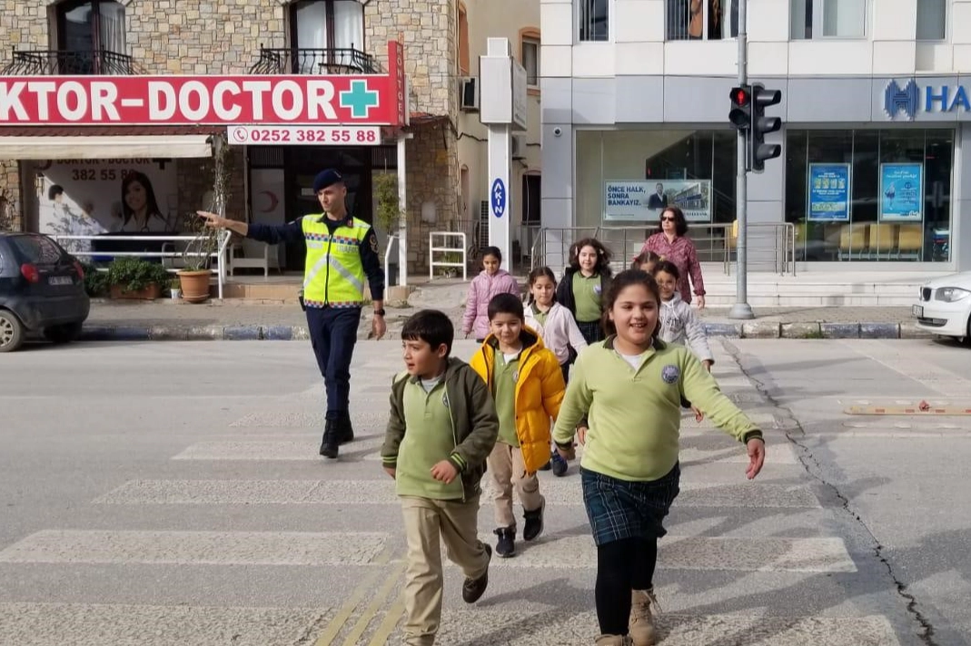 Bodrum'da binlerce öğrenciye uygulamalı trafik eğitimi