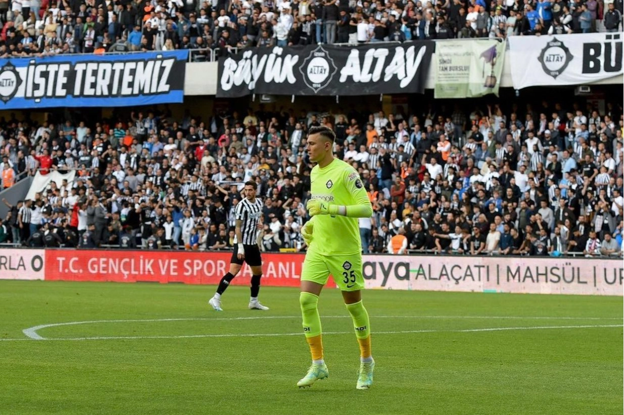 Altay'da kaleci Eren Karataş ayrılıyor 