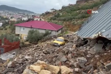 Antalya’da kabus gibi gece: Deprem oldu sandılar, evlerinden fırladılar haberinin görseli