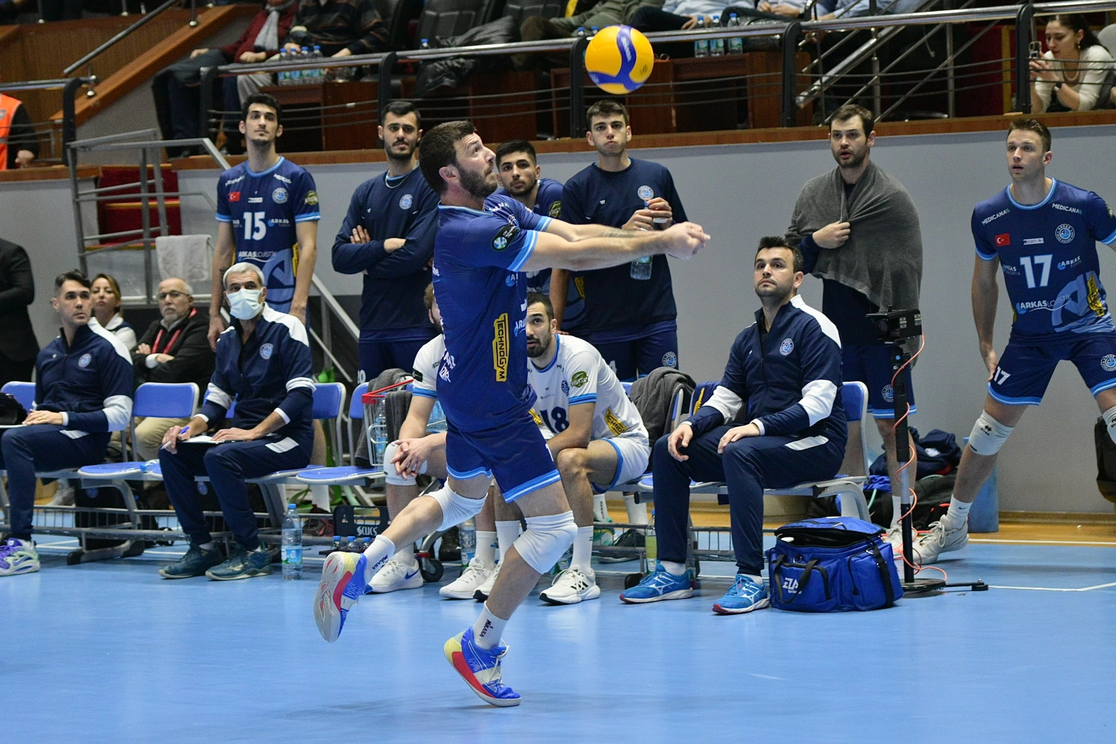 Arkas Spor evinde Halkbank'ı ağırlıyor  haberinin görseli
