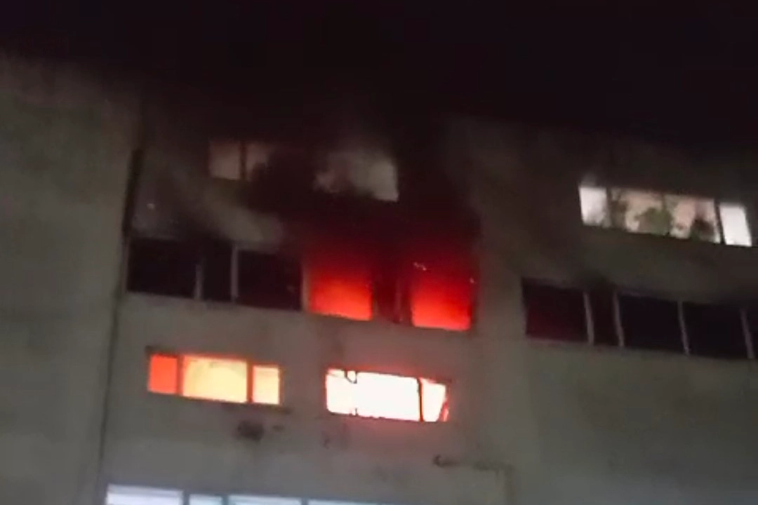 Ümraniye'de demir üretim merkezinde yangın haberinin görseli