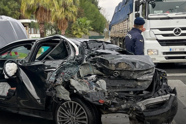 Antalya trafiği birbirine girdi: Yağışlı havada freni tutmadı