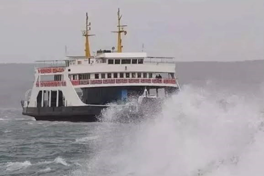 Bandırma ve Erdek’te feribot seferlerine hava muhalefeti