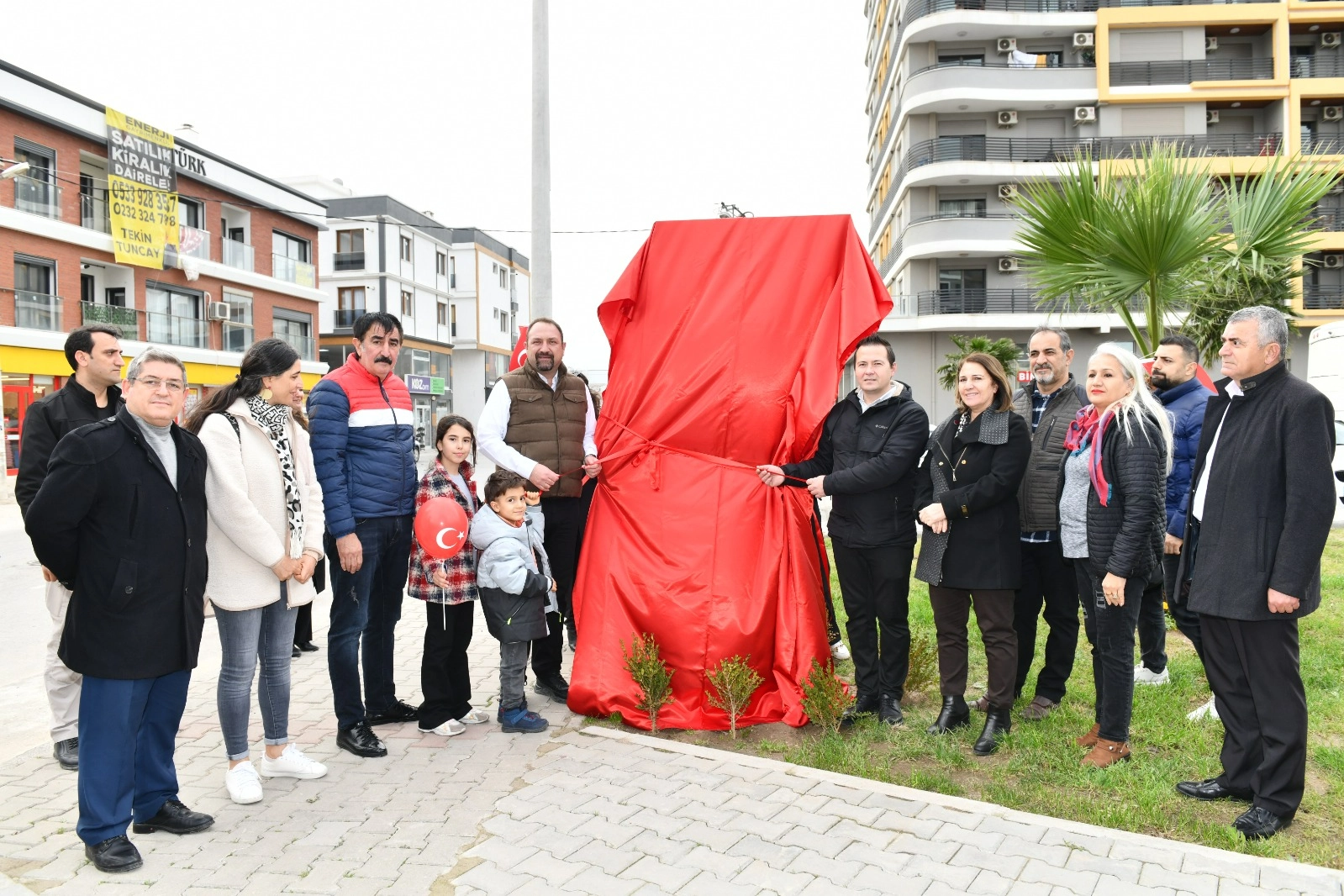 Başkan Gümrükçü Balatçık'ta Parkı Açtı Öğrenci Yurdunun Müjdesini Verdi