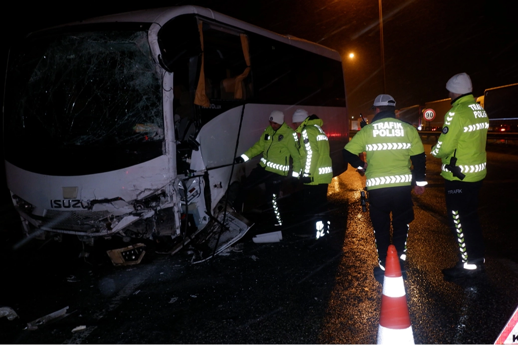 Edirne’de feci trafik kazası: 10’u polis 11 yaralı