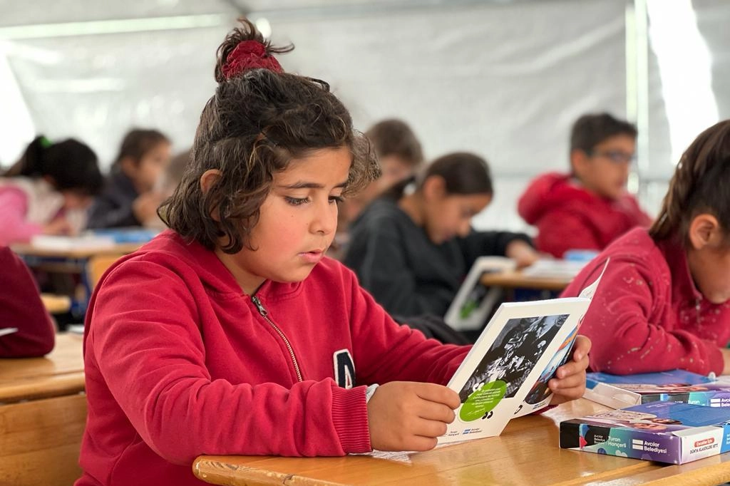 Karne hediyesinde depremzede çocuklar unutulmadı