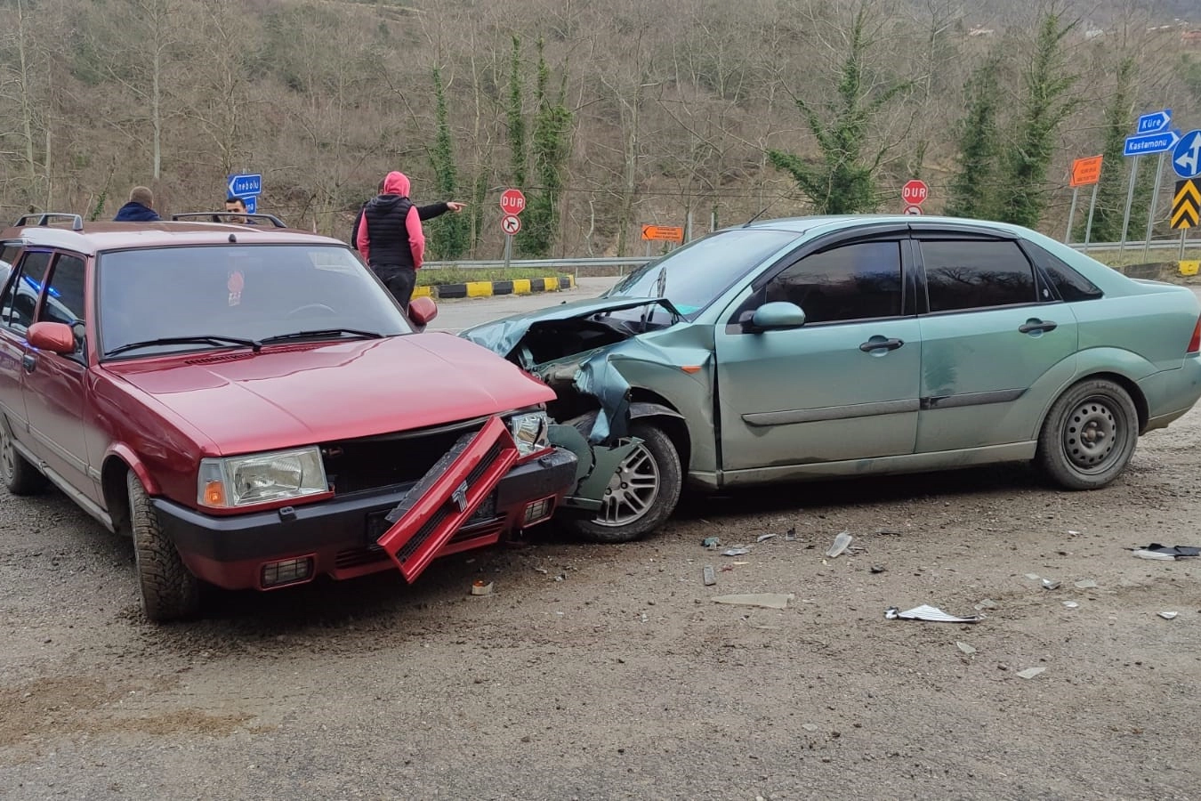 Kastamonu’da feci kaza: 3 araç birbirine girdi haberinin görseli