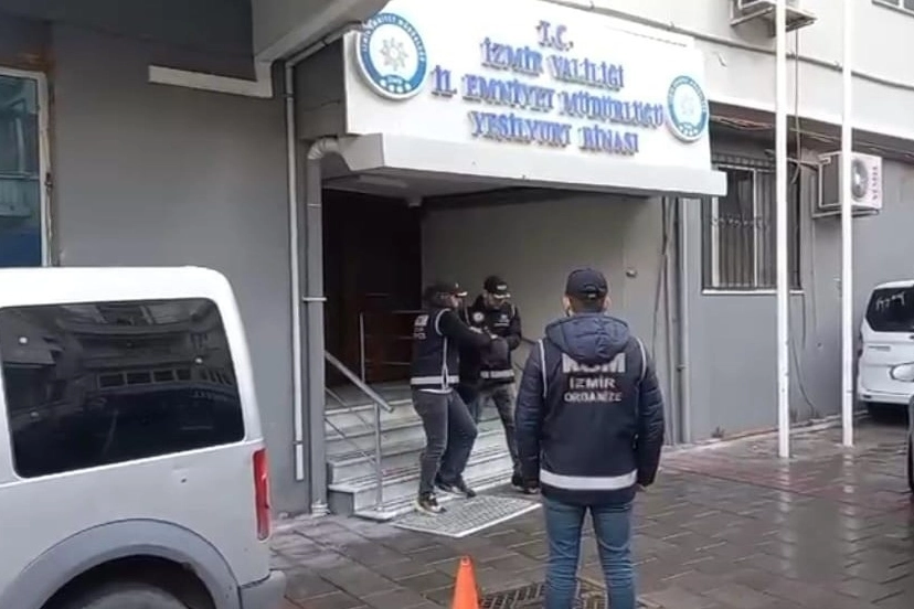 İzmir haber: Silahlar Bornova'da, şüpheliler Torbalı'da yakalandı