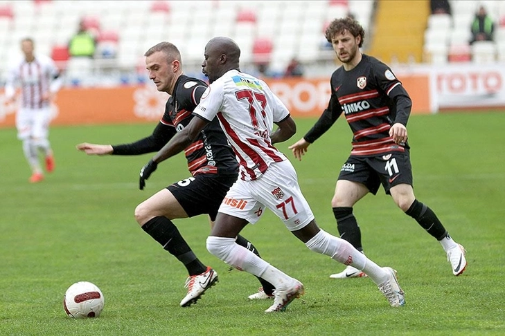 Sivasspor-Gaziantep FK maçında beraberlik