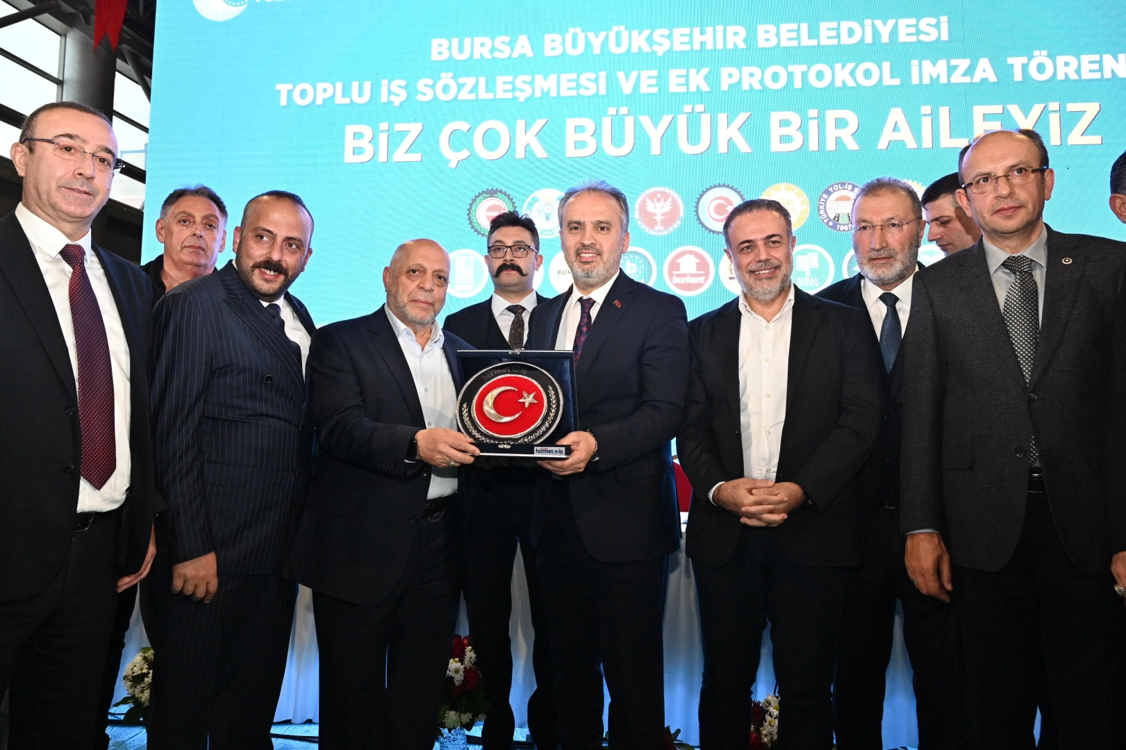 Bursa Büyükşehir’de toplu sözleşme sevinci haberinin görseli