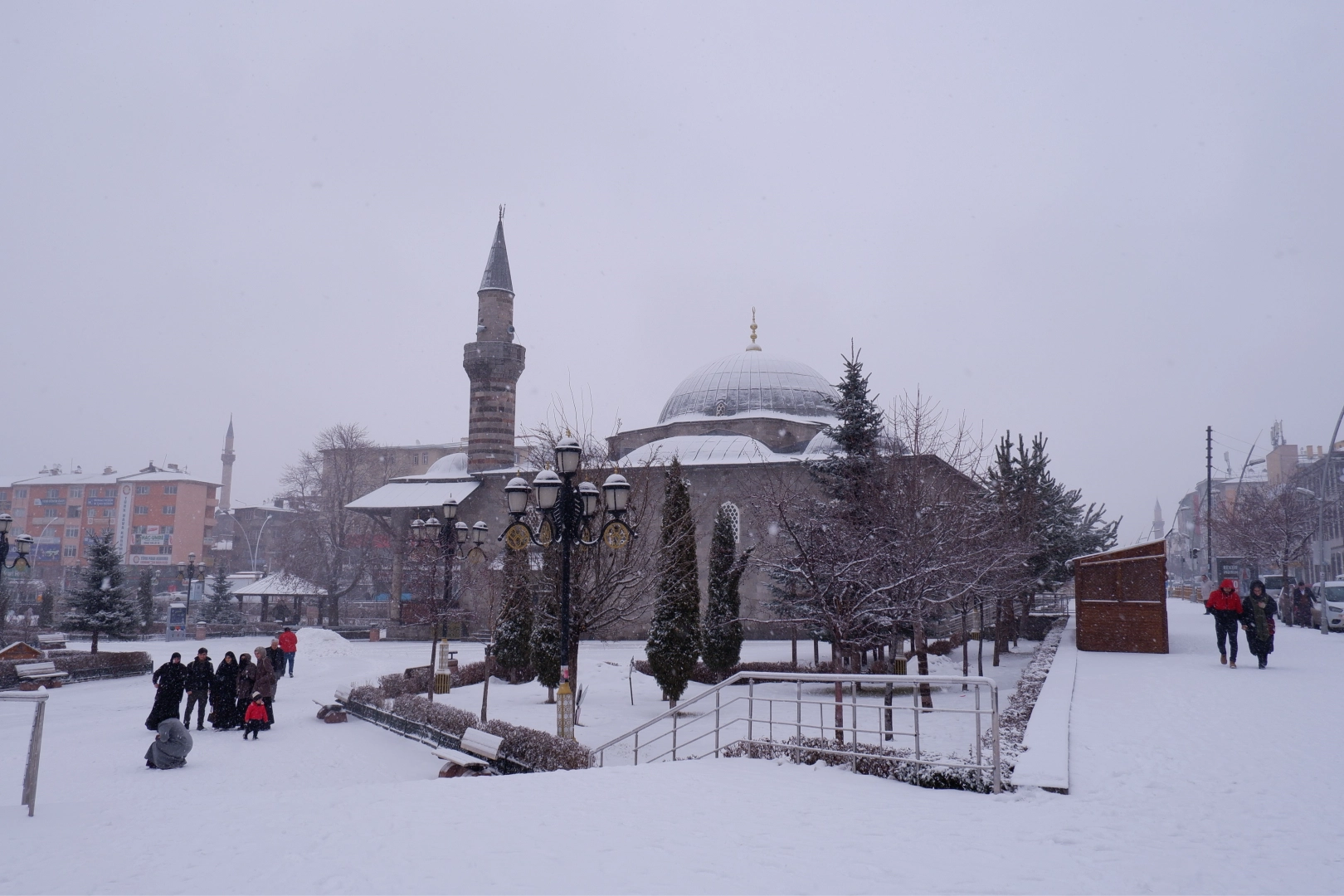 Erzurum’da 144 köy yolu kapandı