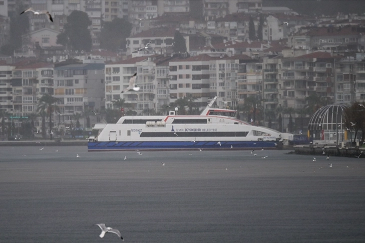 İzmir haber: Hava engeli kalktı, vapur seferleri devam ediyor haberinin görseli