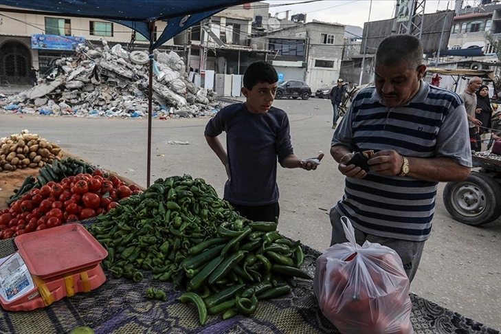 Gazze'de pazar tezgahları boş kaldı