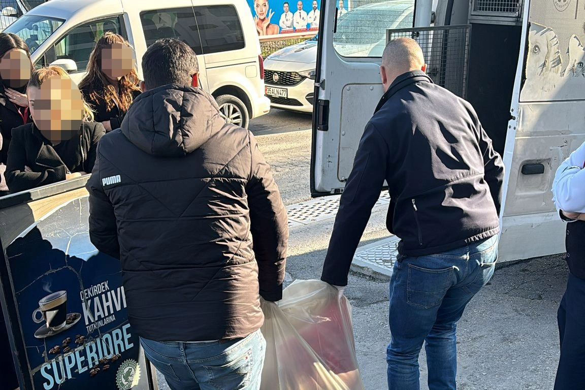 İzmir haber: Çiğli'de 3 köpek telef oldu haberinin görseli