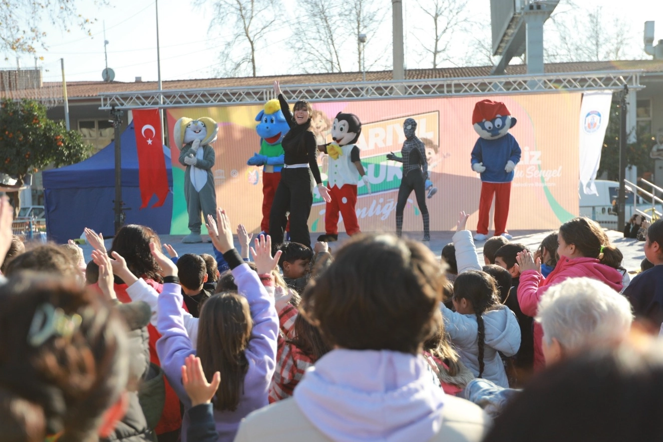 Efes Selçuk Belediyesi'nde Yarıyıl Çocuk Şenliği'ne yoğun ilgi