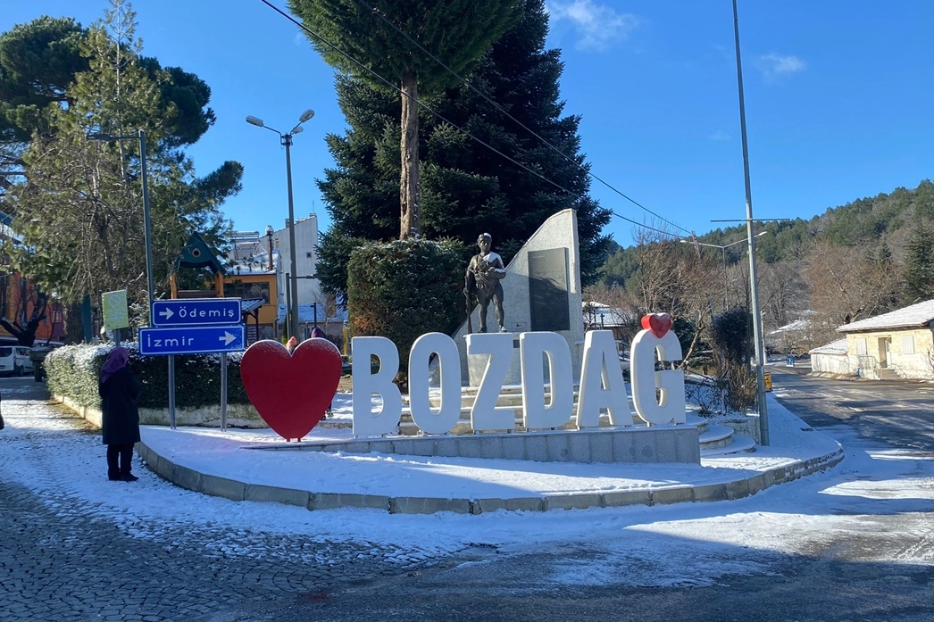 İzmir haber: Ödemiş'e yılın ilk karı yağdı