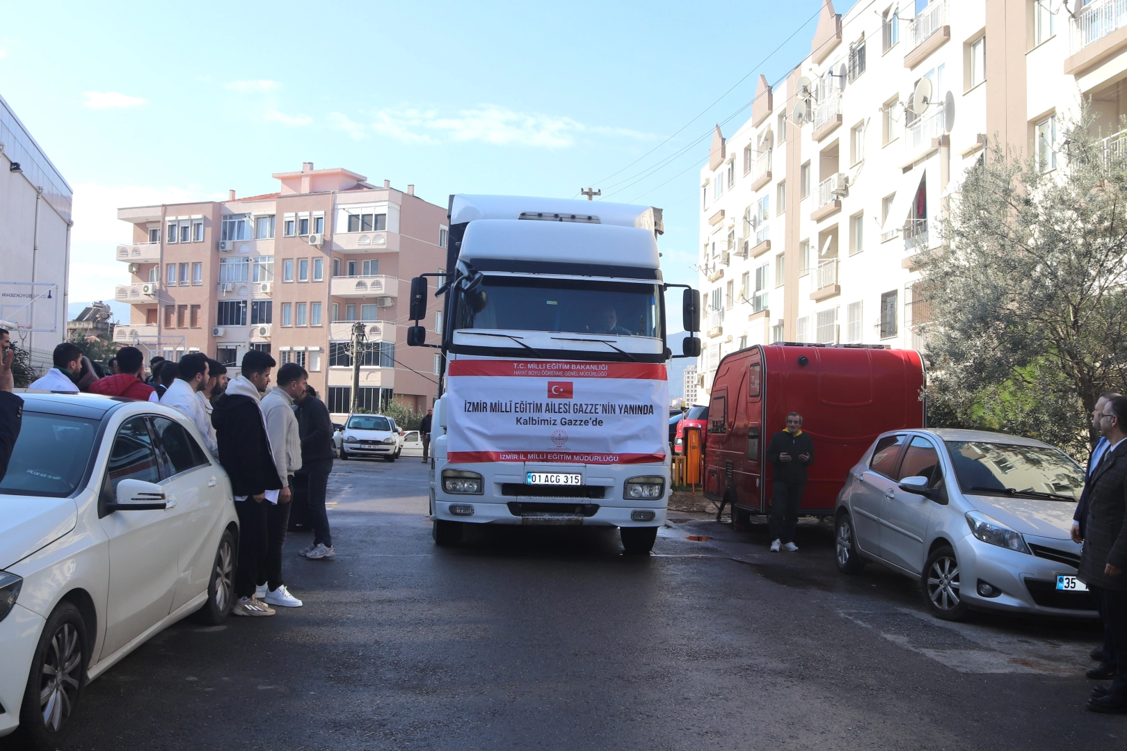 İzmir'den Gazze’ye yardım tırı haberinin görseli