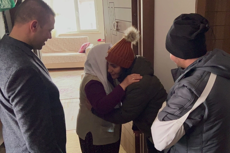Aksaray'da insanlık örneği: Kayıp çantayı sahibine ulaştırdılar haberinin görseli