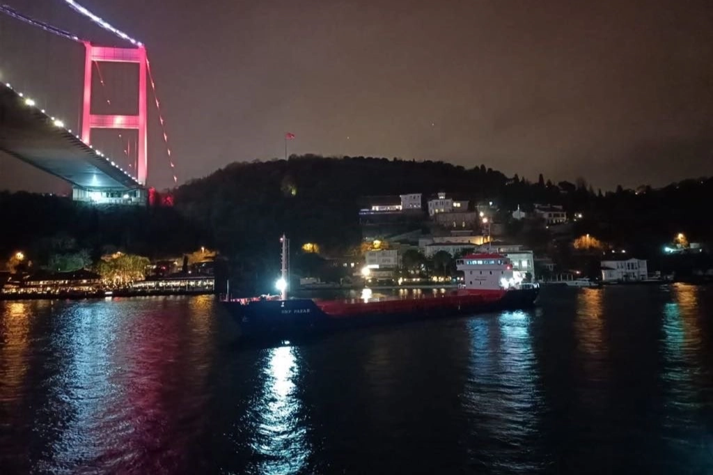 İstanbul Boğazı trafiğe kapatıldı