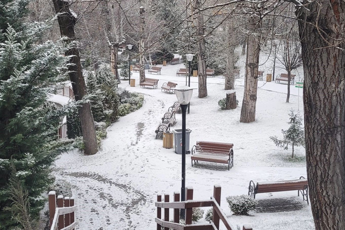 Ankara'da kar yağışı kenti beyaza bürüdü