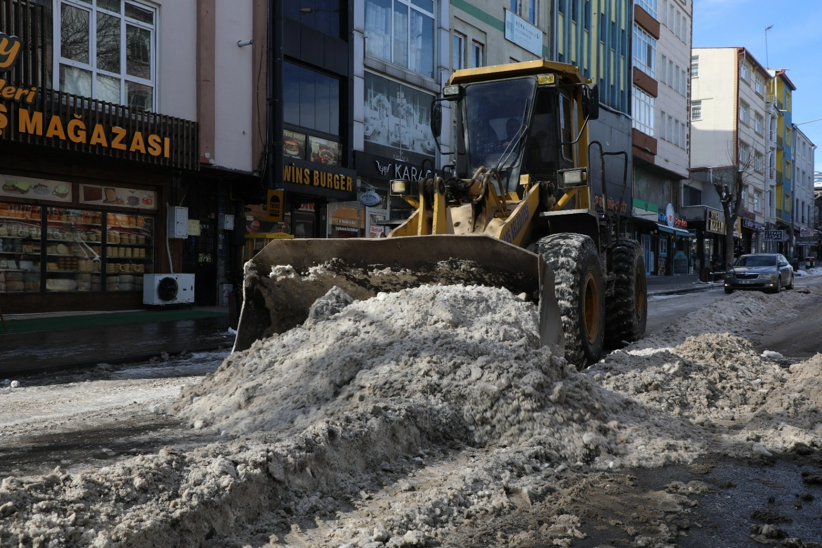 Kars'ta karla mücadele ekipleri görev başında